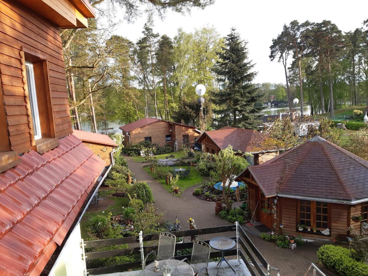 Monikas Gaestehaeuser Seeblick Himmelpfort Exterior foto